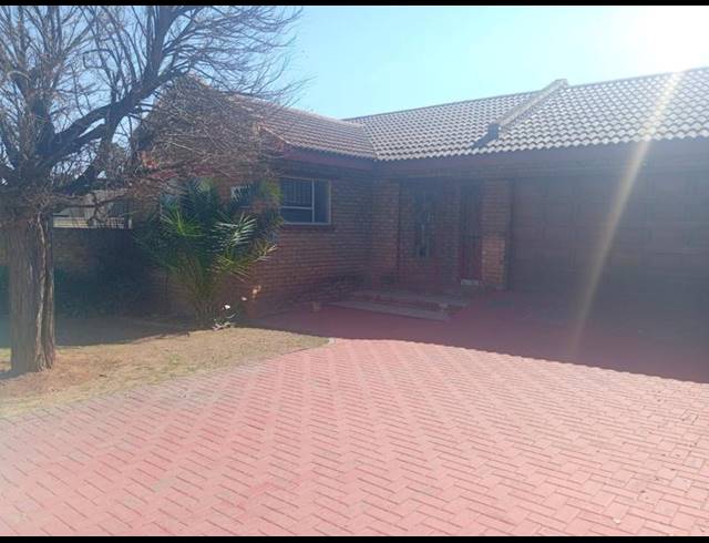 3 BEDROOM HOUSE FOR SALE IN VANDERBIJLPARK SE 4